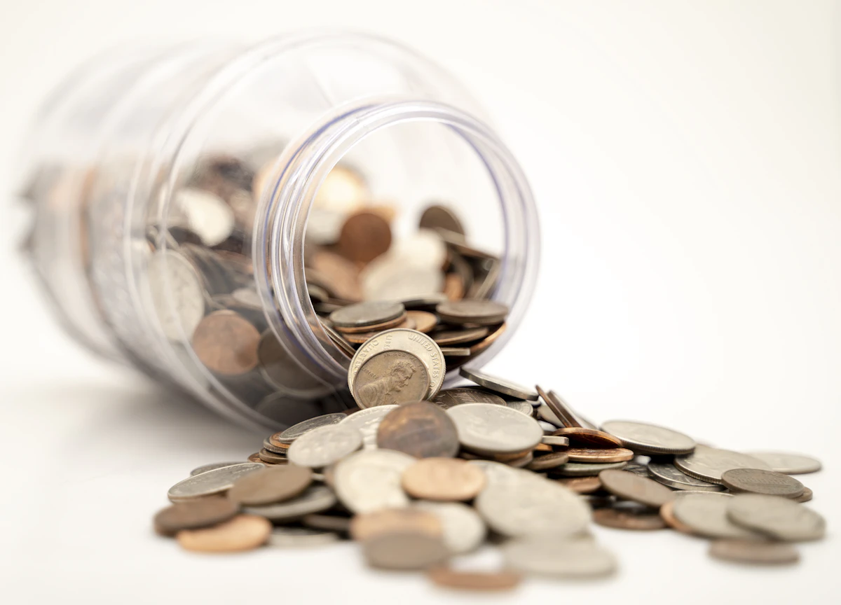Reduce banking fees 2025 — financial independence article illustration